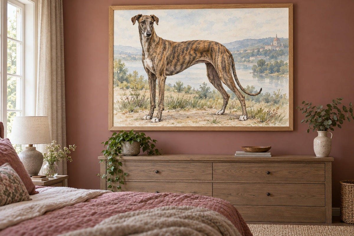 Magyar Agár (Ungarischer Windhund) als Wandbild im Stil Aquarell, Raum: altrosafarbenes Schlafzimmer