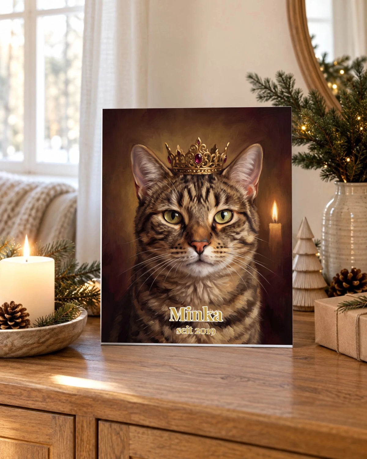 Katzenportrait auf Holz im Royal-Stil im Weihnachtszimmer