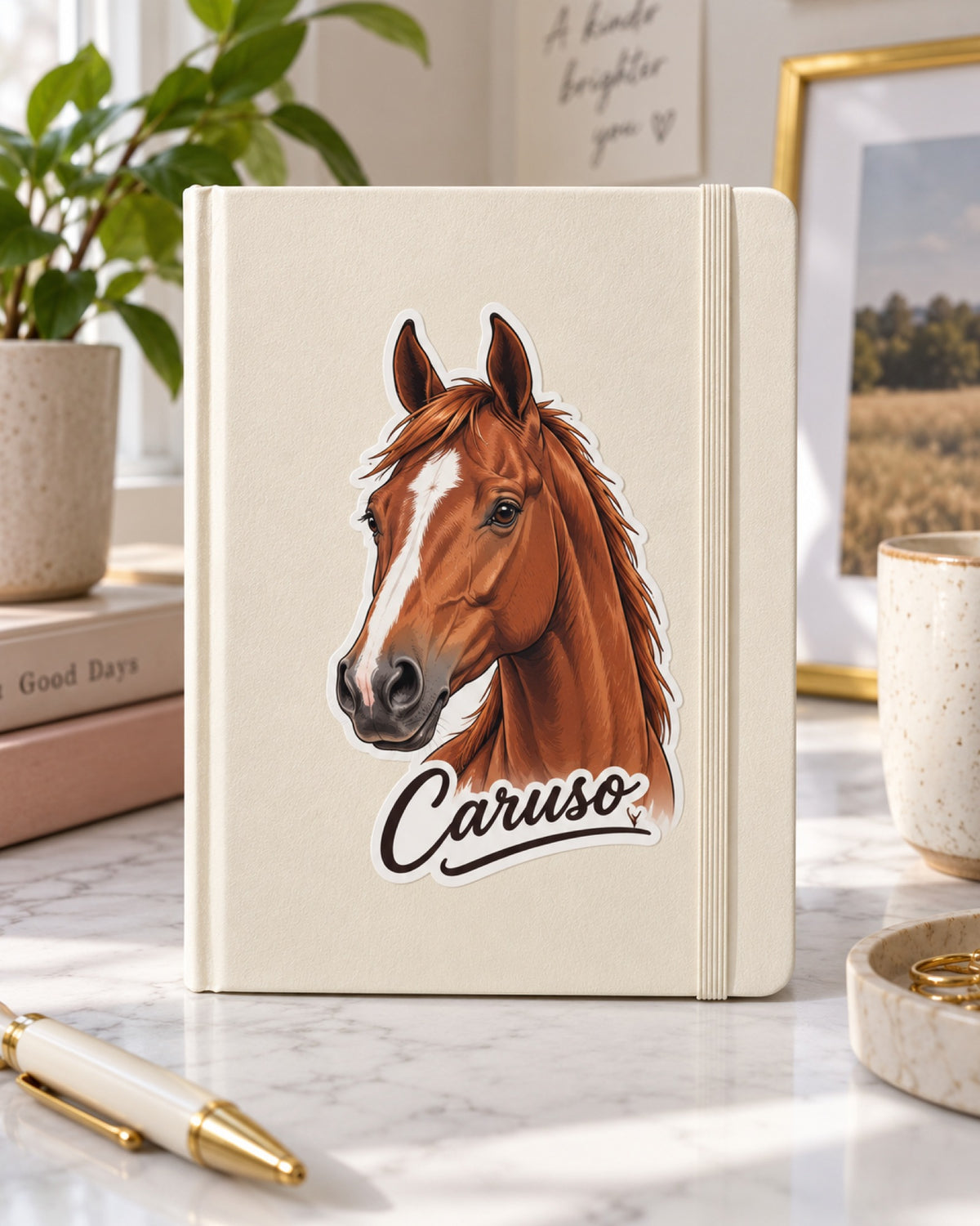 Sticker mit Fuchs-Portrait und Namen Caruso auf einem Notizbuch