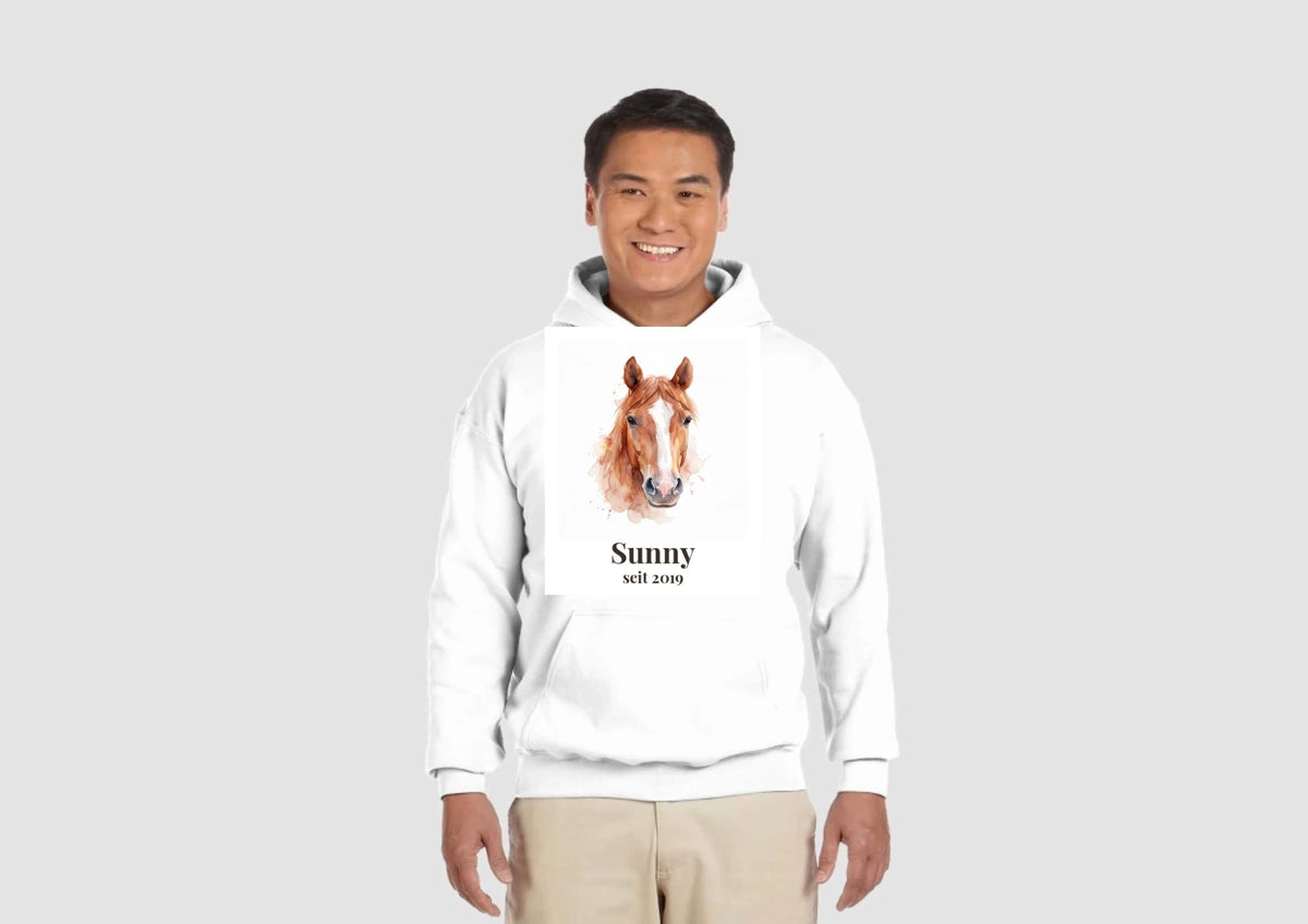 Hoodie in Weiß mit Pferdeportrait und Namen