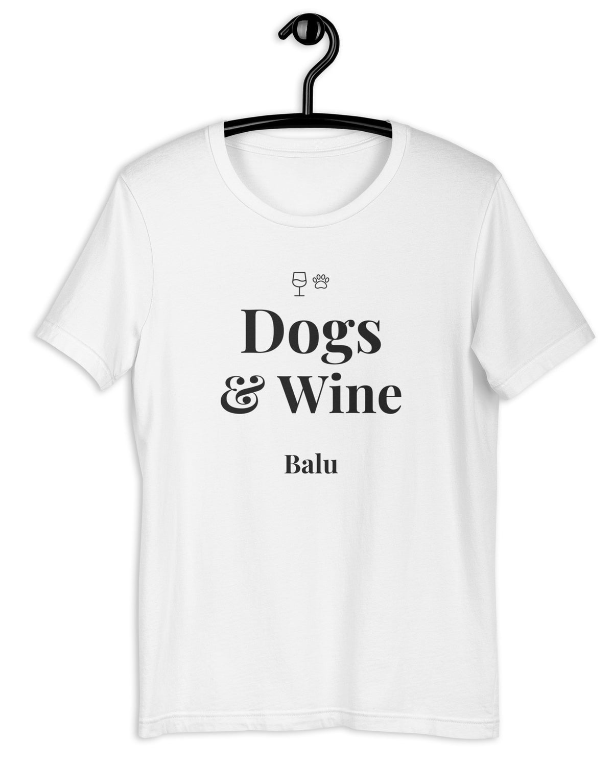 T-Shirt Dogs & Wine in Weiß mit Namen Balu auf dem Bügel