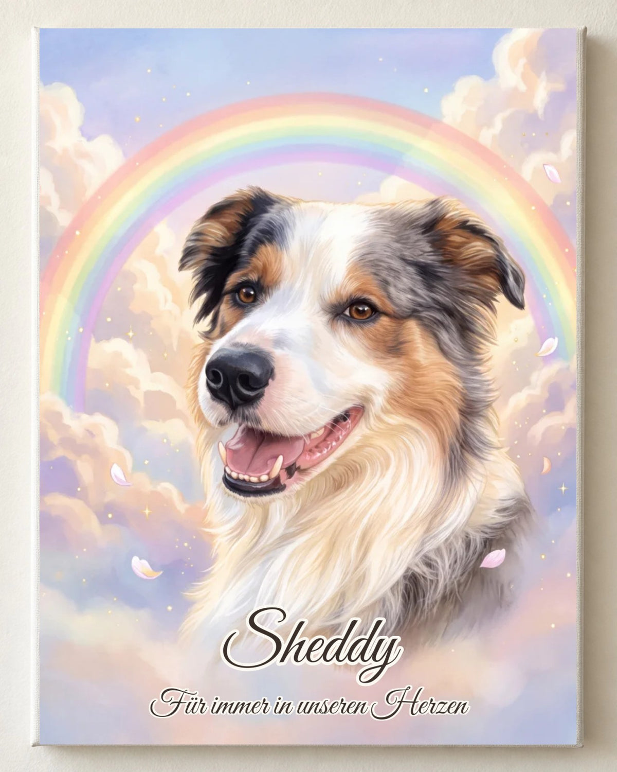 Ritratto commemorativo Ponte dell'arcobaleno su tela, formato verticale: il cane Sheddy davanti a un arcobaleno tra nuvole pastello, con nome