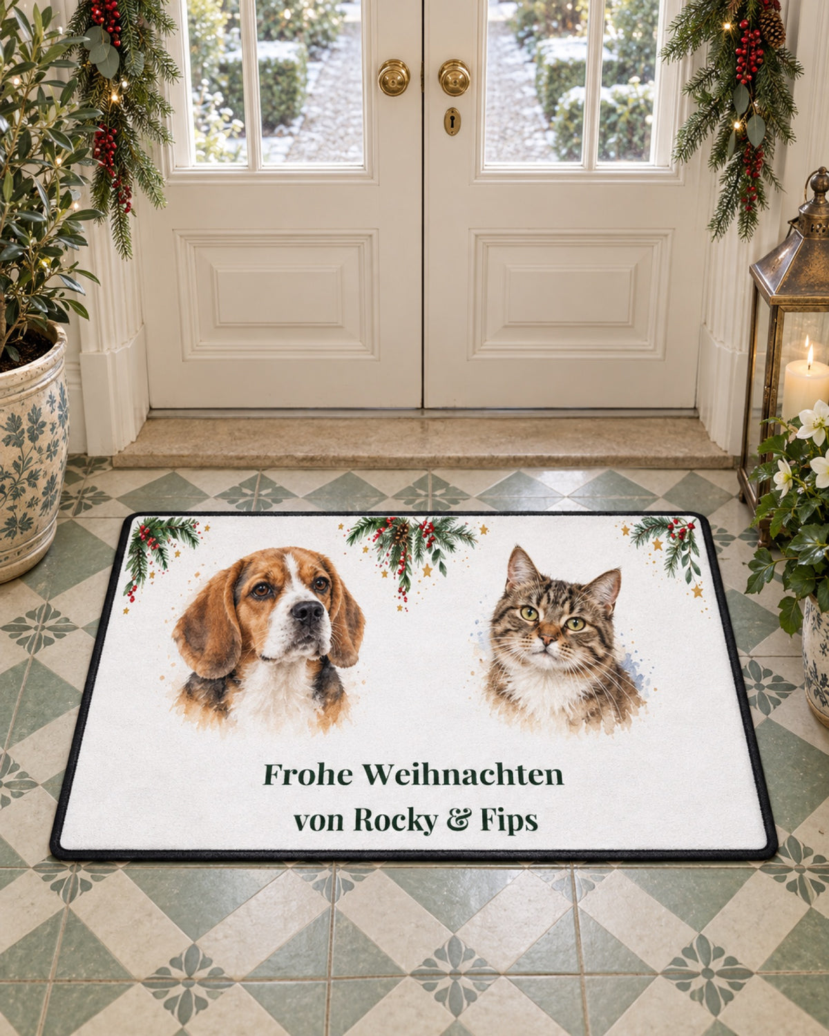Weihnachtsfußmatte mit Beagle Rocky und Tigerkatze Fips im hellen winterlichen Eingangsbereich